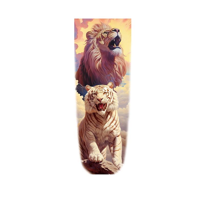 Roaring Lion & White Tiger